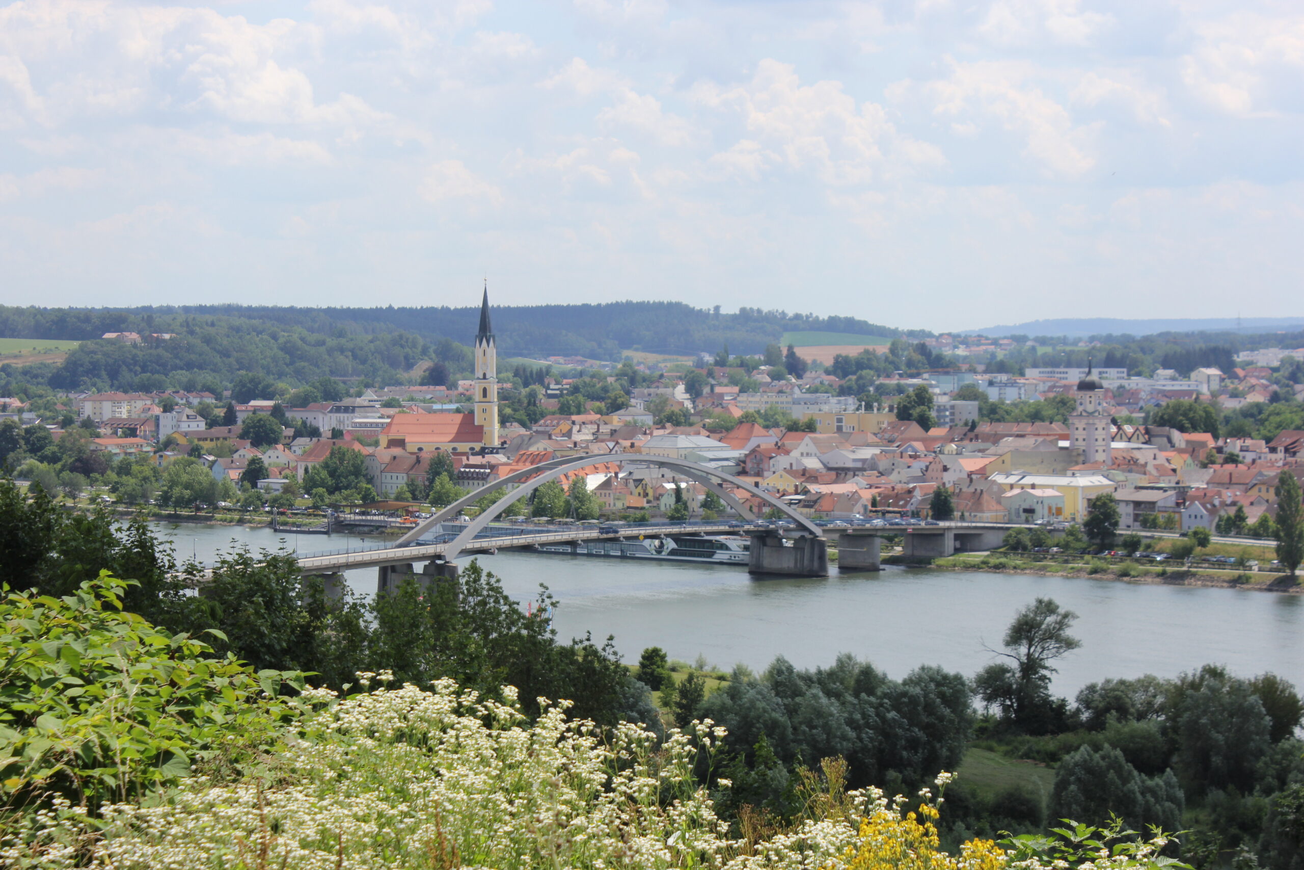 Sabrina zapft frisches Bier im Wirtshaus zur Wurz’n